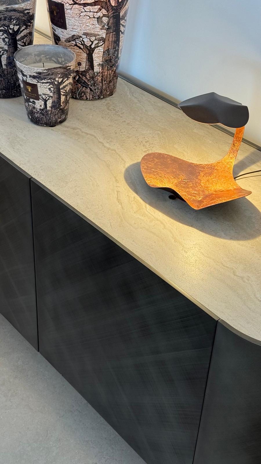 Salon Brunstatt — plateau travertin du buffet