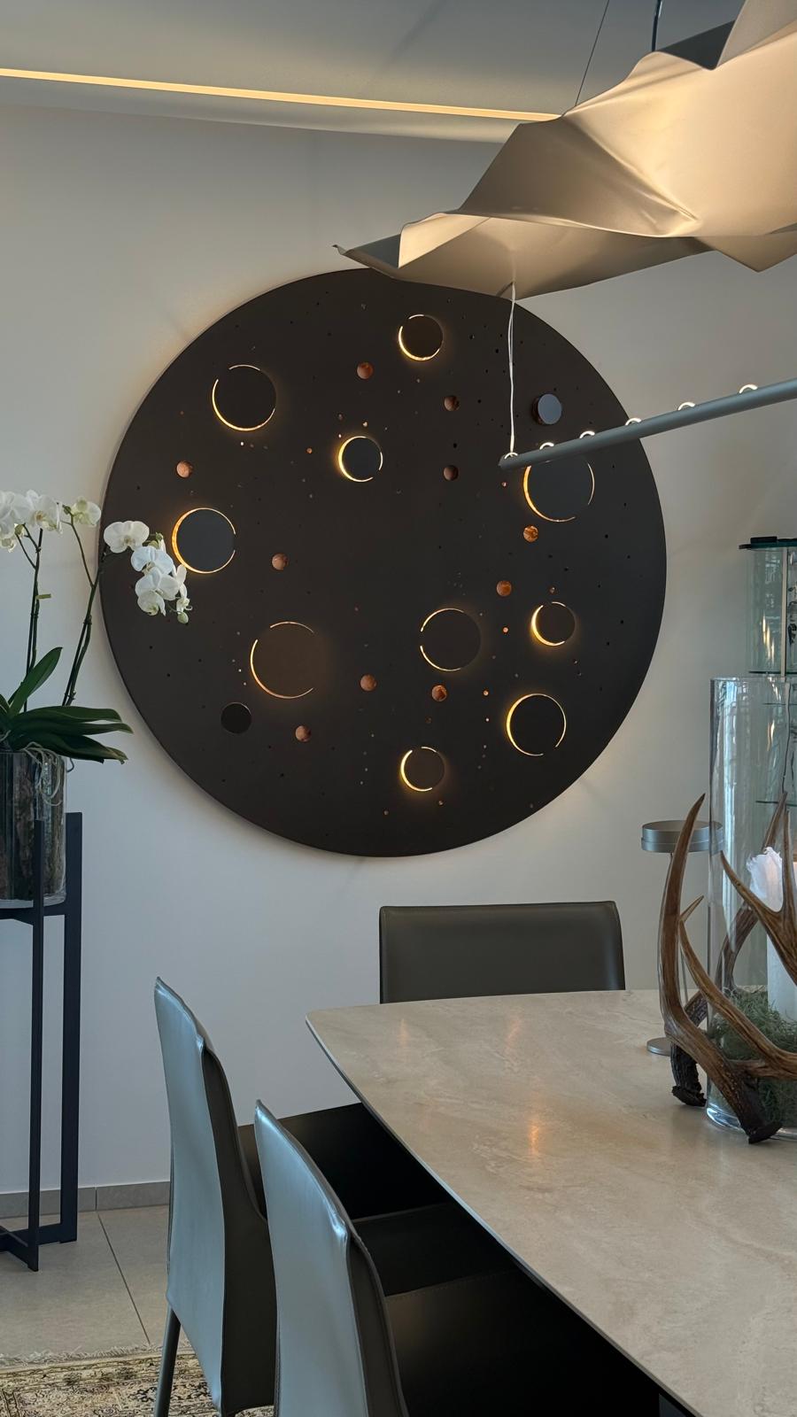 Salon Brunstatt — table à manger et chaises en cuir gris